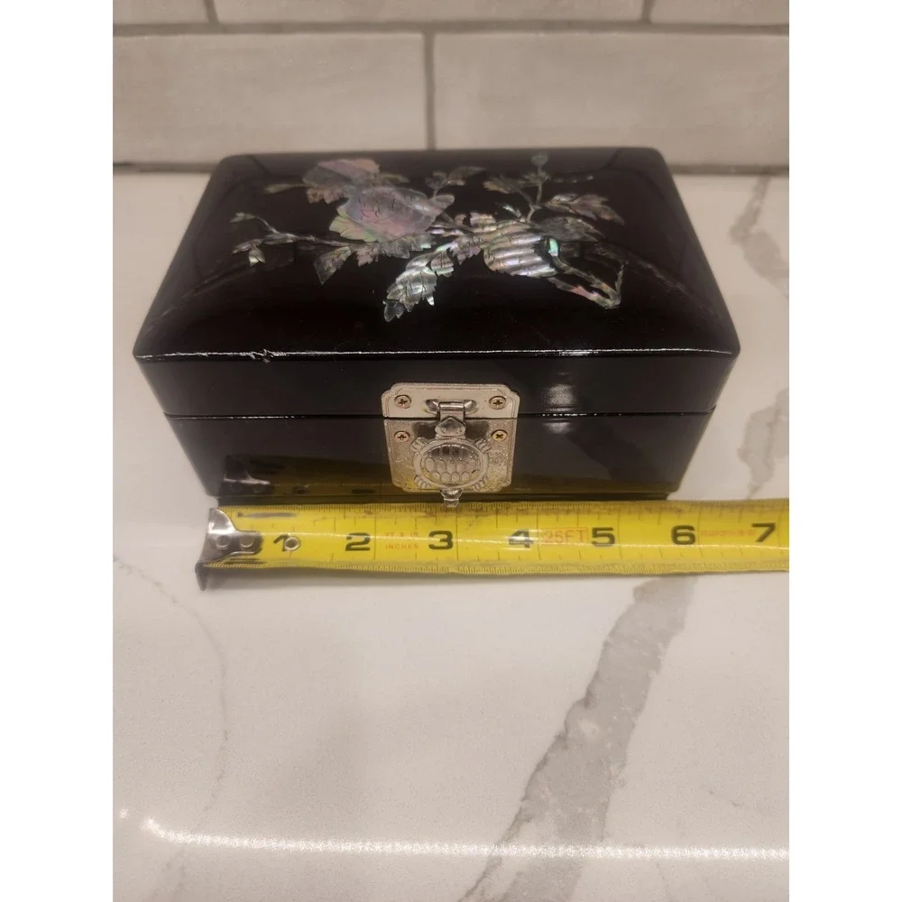 Vintage Black Laquer Jewelry Music Box Mother Of Pearl Rose Inlay Turtle Closure